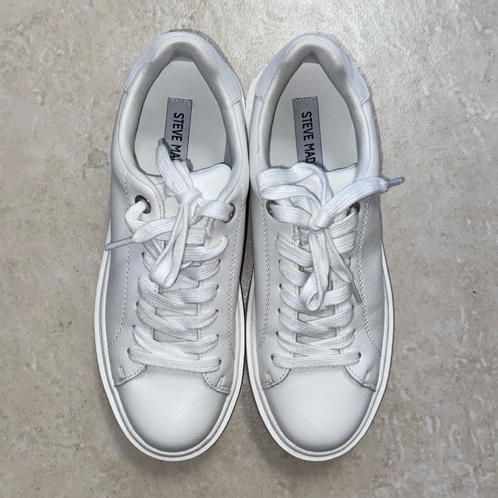 Size 8, white Steeve Madden sneakers